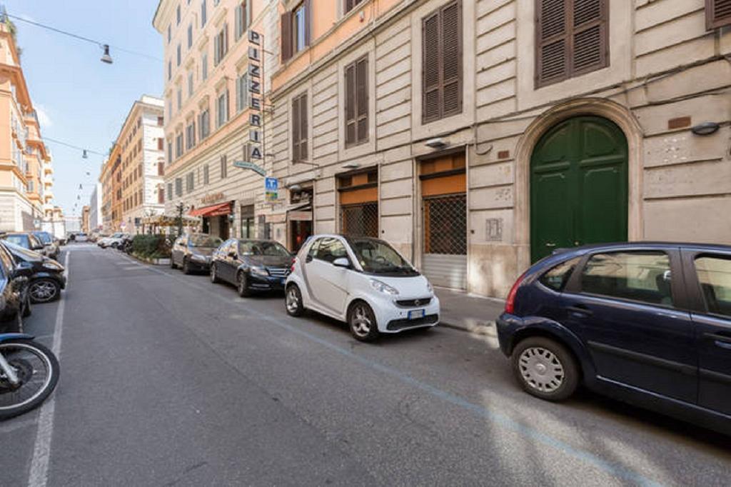 Rome Apartment With Terrace Autonomous Rom